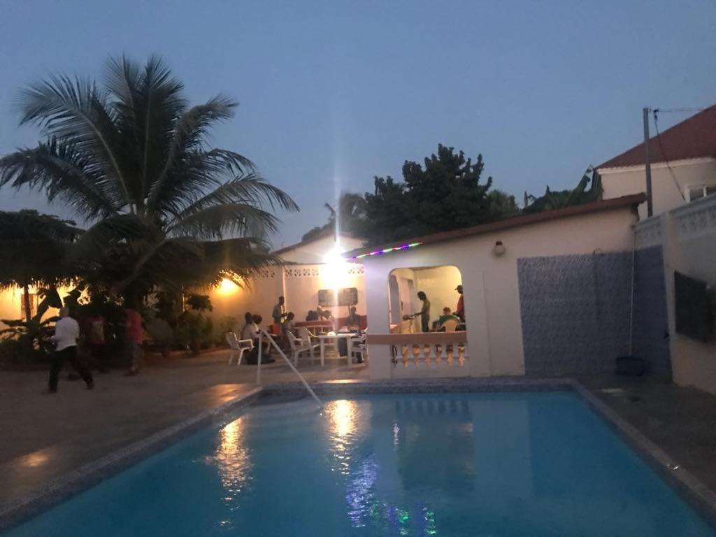 מלון Brufut Dabo House מראה חיצוני תמונה
